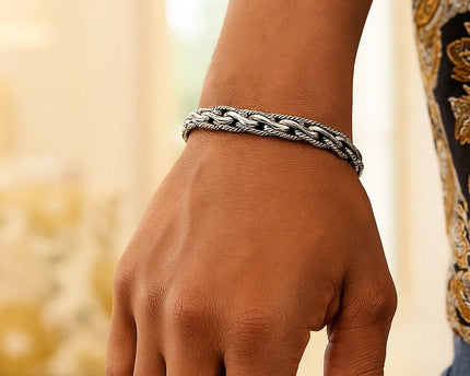 Oxidized Sterling Silver Mens Chain Bracelet in a Cable Motif (8.50 mm)